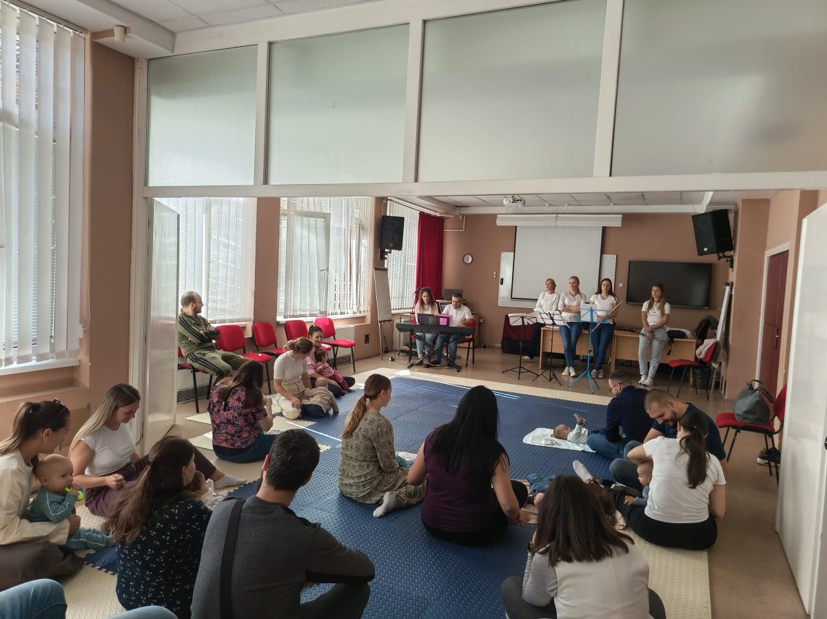 ОДРЖАН „КОНЦЕРТ ЗА БЕБЕ“ – ЈЕР ЗА ПРВИ СУСРЕТ СА МУЗИКОМ НИКАДА НИЈЕ ПРЕРАНО